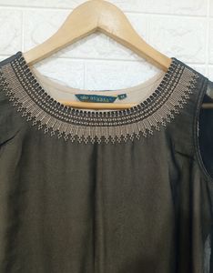 Avaasa Black Georgette With Peach Inner Linging  W
