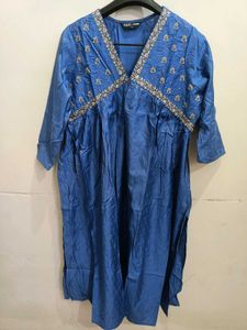 Blue Embroidered V-Neck Kurta