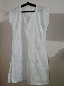 Elegant Off-white Chikankari Kurta