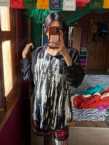 Chic Black &amp; White Abstract Print Shirt