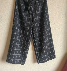 Checked Wide Leg Trousers(waist 28, fits till 32)