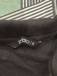Sleek Black Collared Sleeveless Top