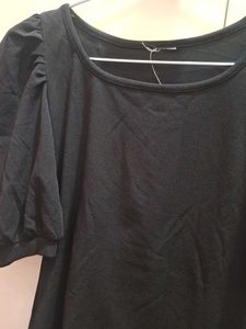 mid sleeves black top