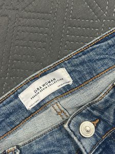 zara women blue denim jeans♥️