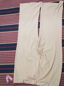 Stylish Beige Trousers winth t-shirts