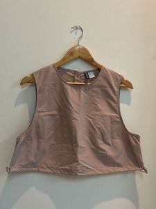 H&amp;M Sleeveless Cropped Top