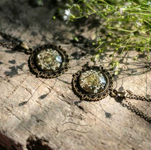 Vintage Floral Pendant Neckpiece