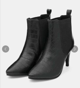 ❗ADORLY❗ pencil pointed boots