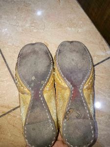 Pearl Embellished Juttis
