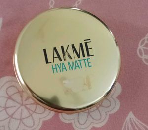 🎉Lakme HYA Matte pressed powder....