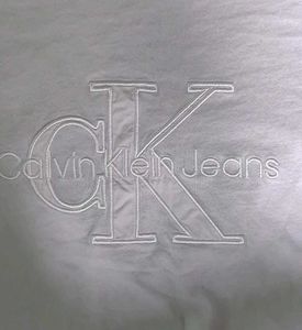 🚫 Price Drop Calvin Klein Jeans T-Shirt