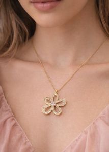 Sparkling Flower Anti Tarnish Pendant Necklace
