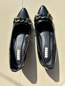 Chic Black Patent Chain Detail Flats