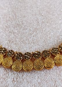 💝GOLDEN  NECKLACE 👩‍🦰