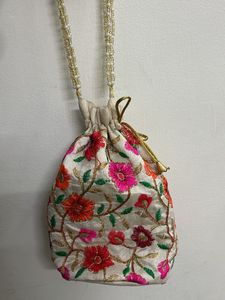 Floral Embroidered Drawstring Pouch