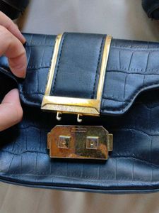 Chic Black Croc Embossed Handbag