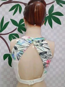 (900)Floral Print Crop Top