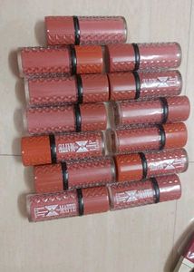 Luxury Lip Gloss Set.... 200 + lipsticks ... .. 6