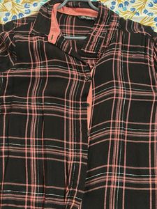 Chic Plaid Button-Up Shirt with L size