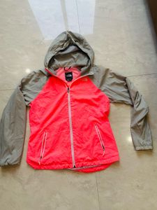 NORTH FACE WIND BREAKER
