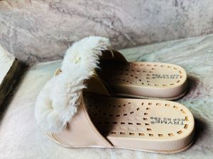 Fluffy Pom-Pom Slides
