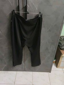 Comfortable Black Capris