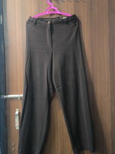 Stylish Wide-Legged Trousers