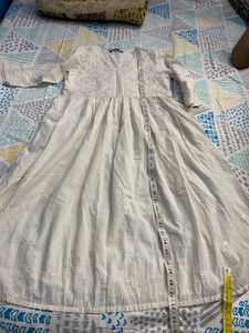 Elegant White Embroidered Kurta