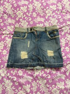 Hot denim skirt