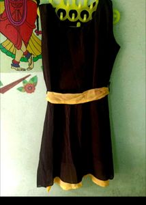 Chic Black &amp; Yellow Sleeveless Dress
