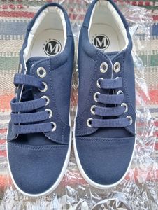 Girls' Canvas Shoes