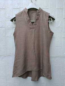 New with tag Sleeveless V-Neck Casual Top