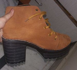 Chunky tan Platform Lace-Up Boots