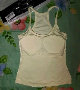 U-shaped vest with chest pad
