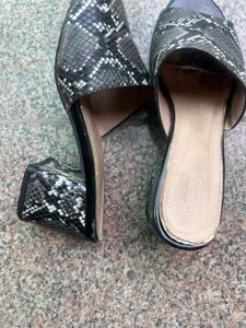 Stylish Snakeskin Slide Sandals