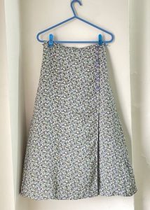 A-line skirt with slit