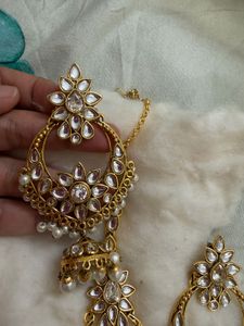 Stunning Kundan Maang Tikka &amp; Earrings Set