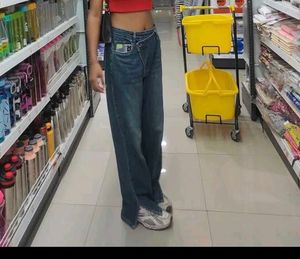 Stylish Wide Leg Jeans with Slit Hem