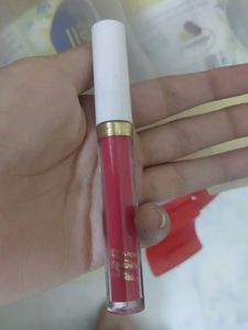 Vibrant Pink Liquid Lipstick