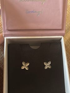 Giva silver petals studs