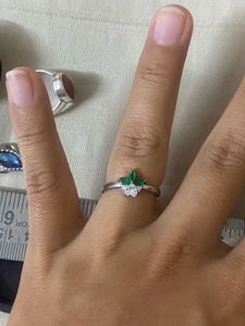 Sparkling Emerald ring