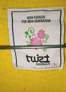 Yellow College 18 Fashion Sweatshirt