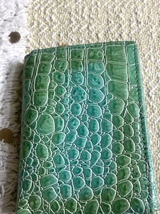 Chic Green Croc Embossed Wallet