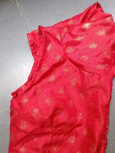 Greenred Pattu Silk Sari With Golden Zari Print