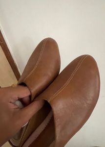 Stylish Brown Jutti heels