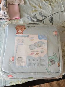 Portable baby bed