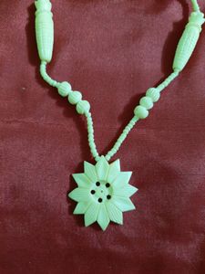 White Coloured Beautiful Neck Piece