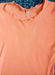combo of peach top with jeans