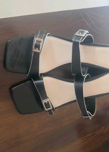 Trendy Black Buckle Heeled Sandals