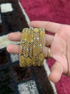 Set of 4 Elegant Gold Bangles